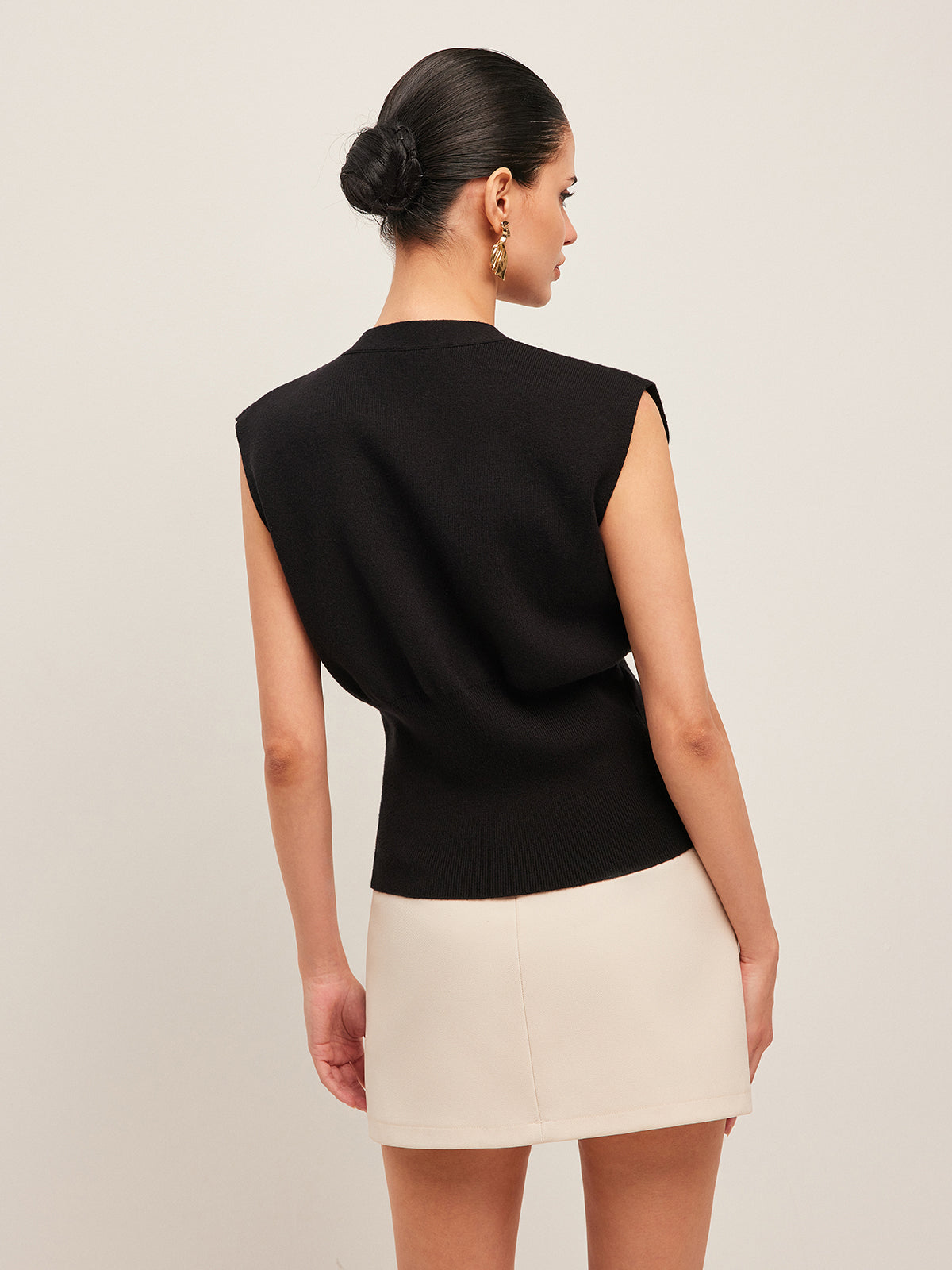 Gilet Style Pull À Col En V Avec Détail Boutonné