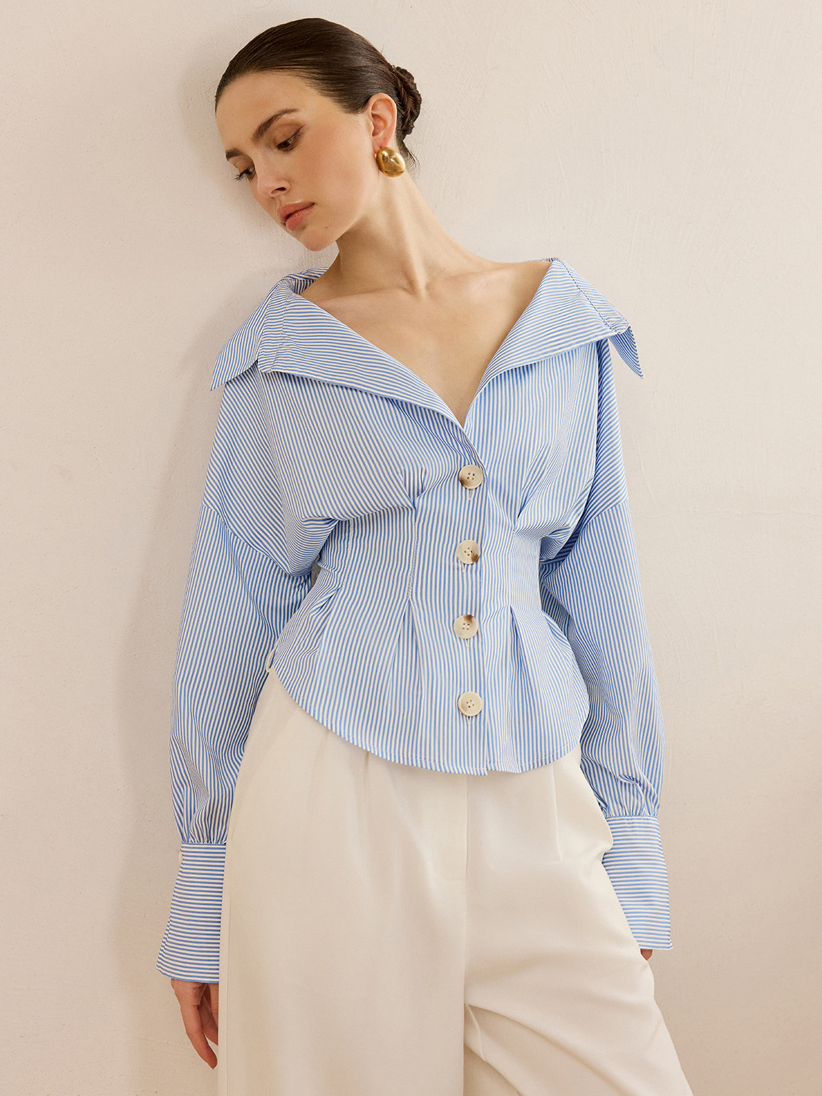 Chemise À Col Rayée Avec Design Cintré À La Taille